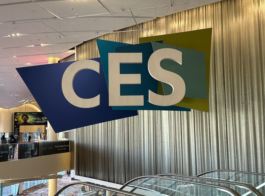 CES 2024：AI 硬件「狂欢」背后，真正的「希望」是什么？