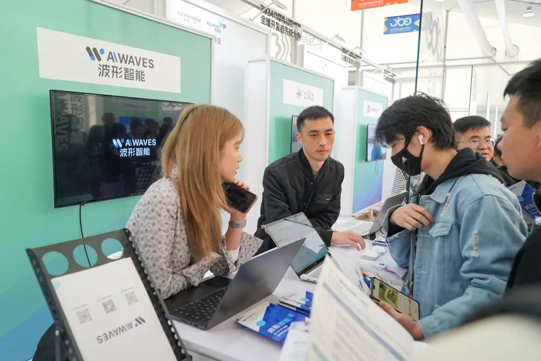 基础模型、长文本、数据库、应用落地：读懂大模型行业的关键问题