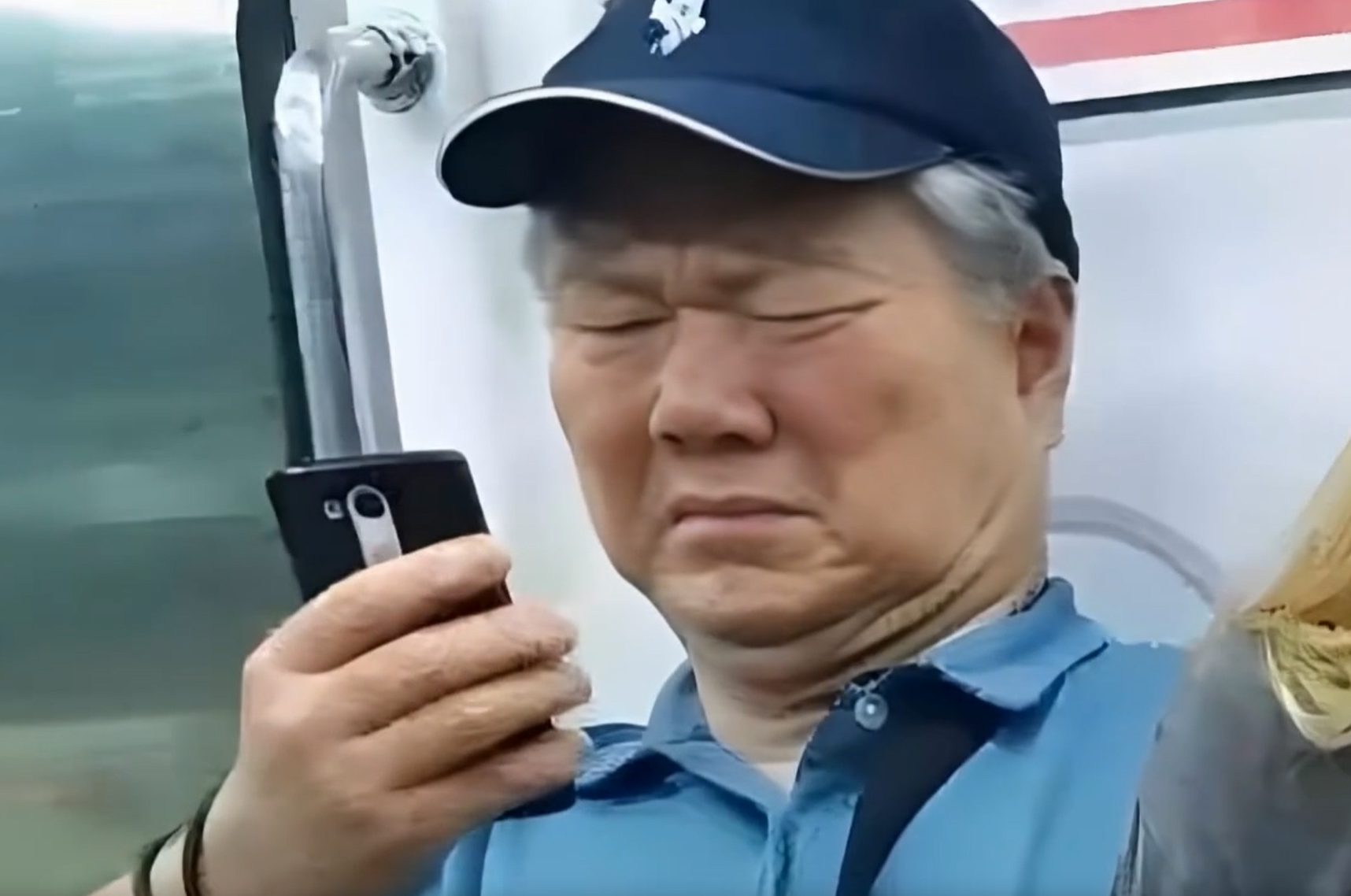 马斯克炫酷变身毒液！实测通义Wan2.1首尾帧视频模型，还能“拼接”经典梗图